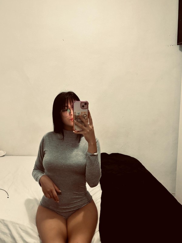 NOVEDAD DANIELA LATINA CALIENTE TRAVIESA Y REAL 100%,SOLITA EN CASA