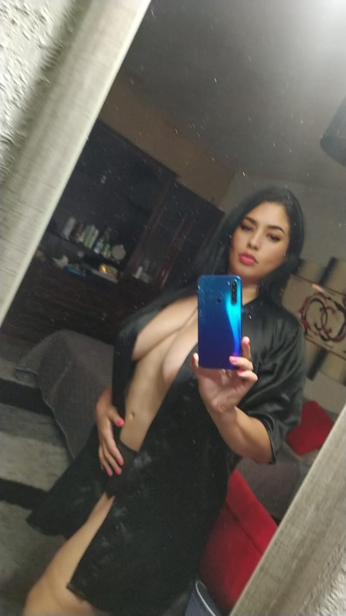 Latina tetona bien caliente 611217674