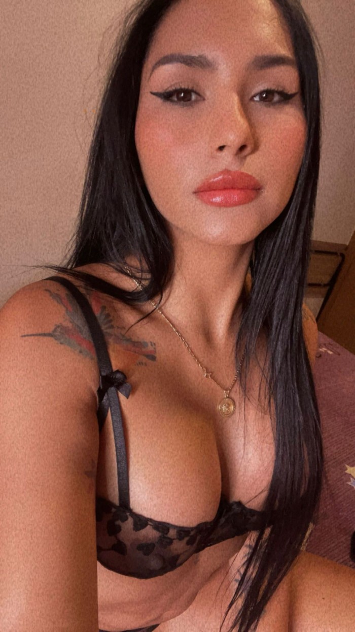 MORENAZA SENSUAL ARDIENTE DE CURVAS DELICIOSAS