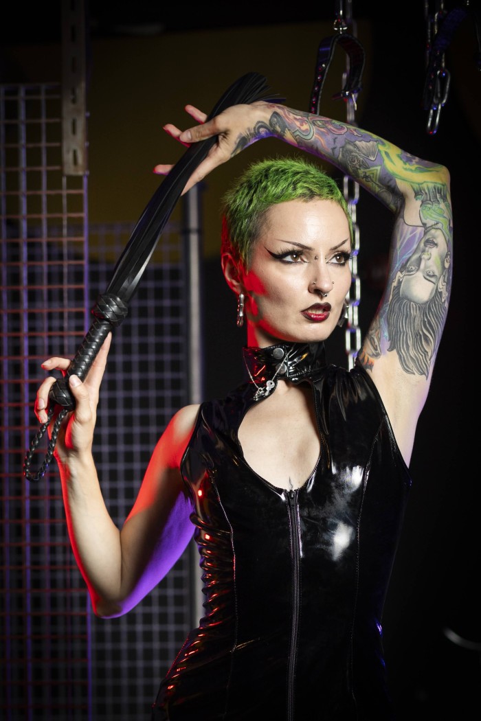 Dominatrix Poisoned en Madrid. FEMDOM Y FETISH