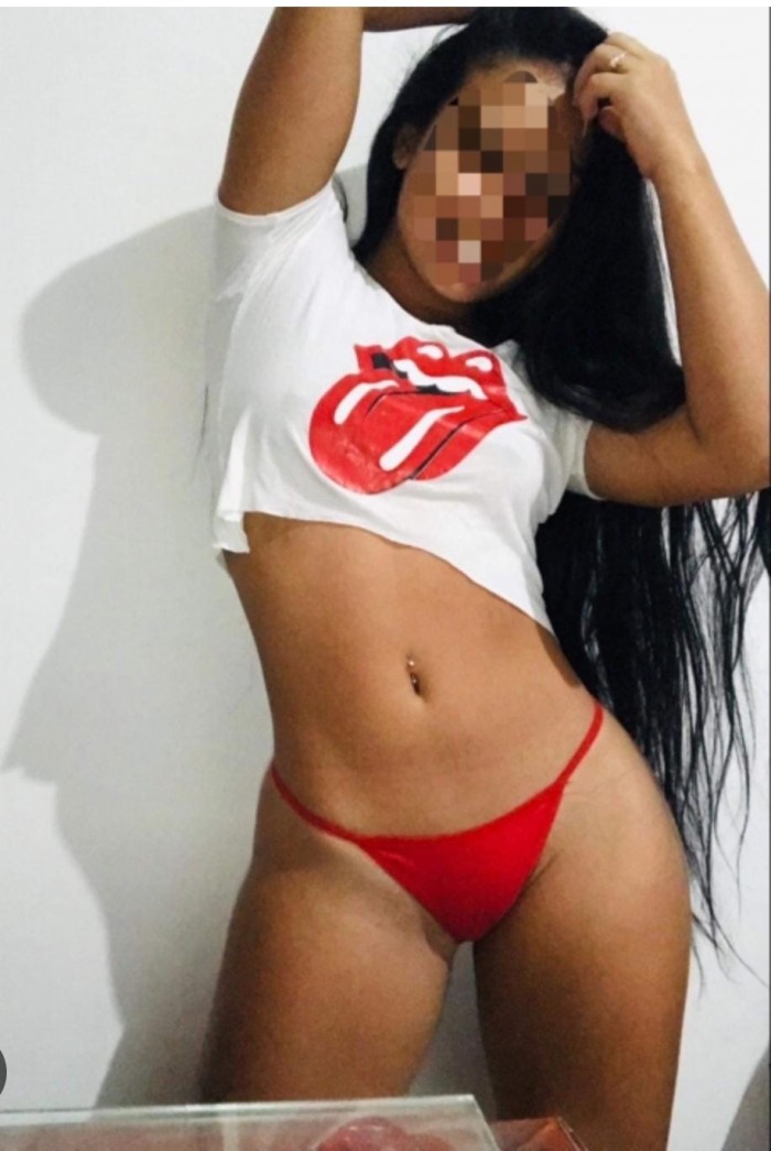 MUJER LATINA FOGOSA AL SEXO