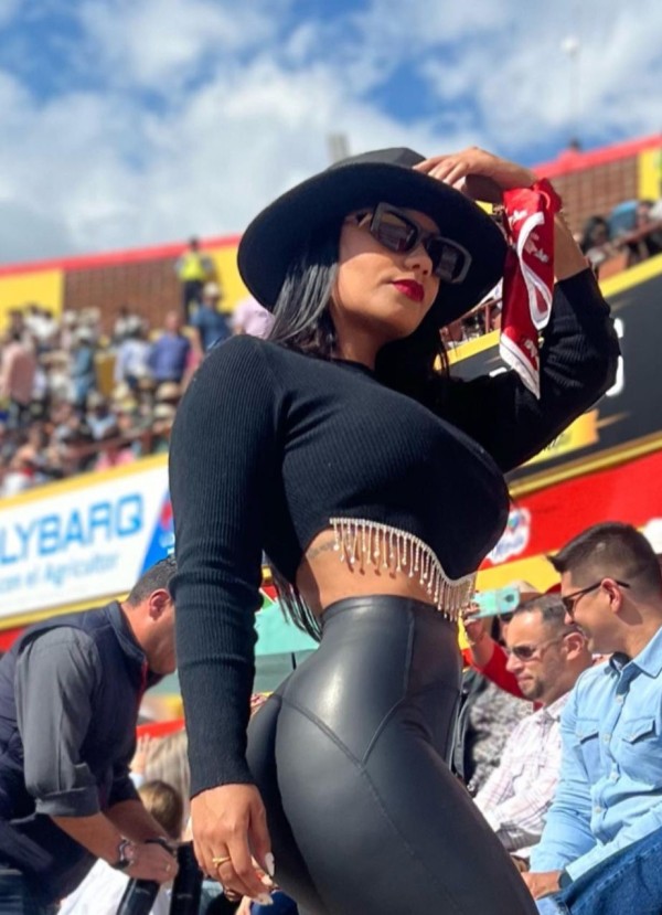 Voluptuosa y elegante venezolana recién llegada