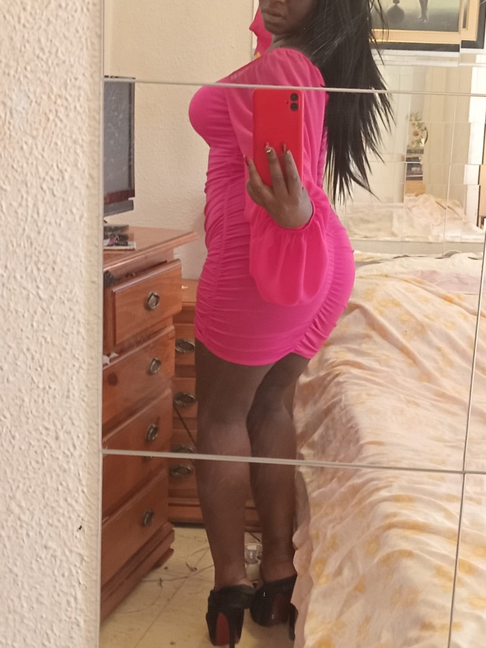 Te sacaré la leche caliente hermosa muñeca negrita