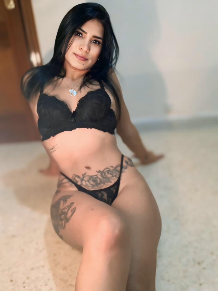 Dulce hermosa joven delgada disponible para ti 24h