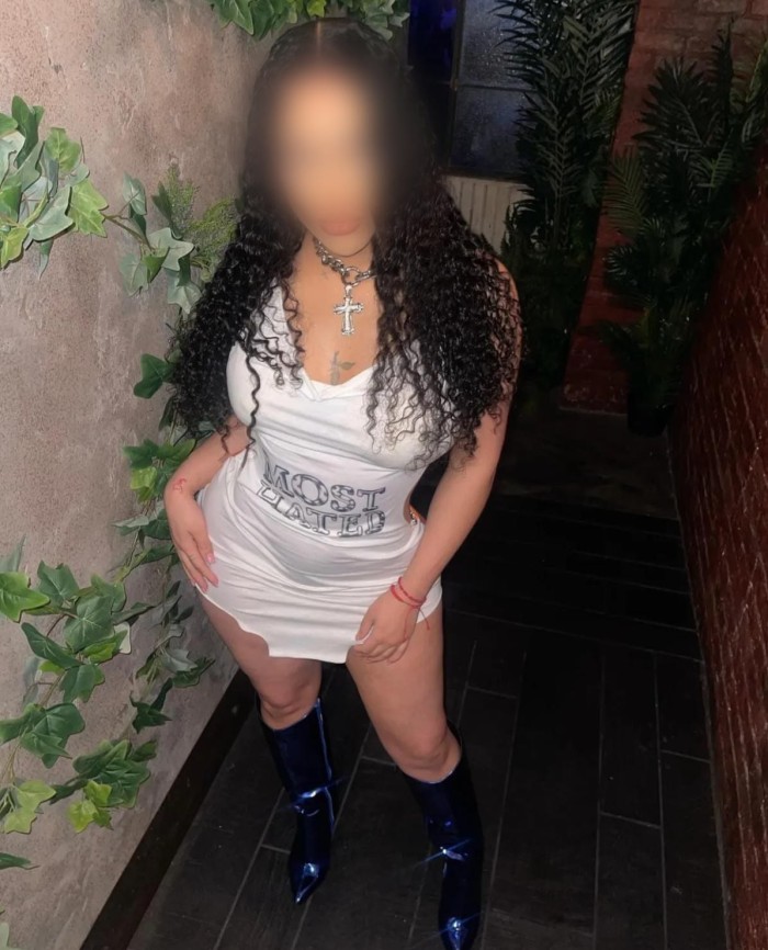 LATINA JOVEN MUY CACHONDA Y SENSUAL