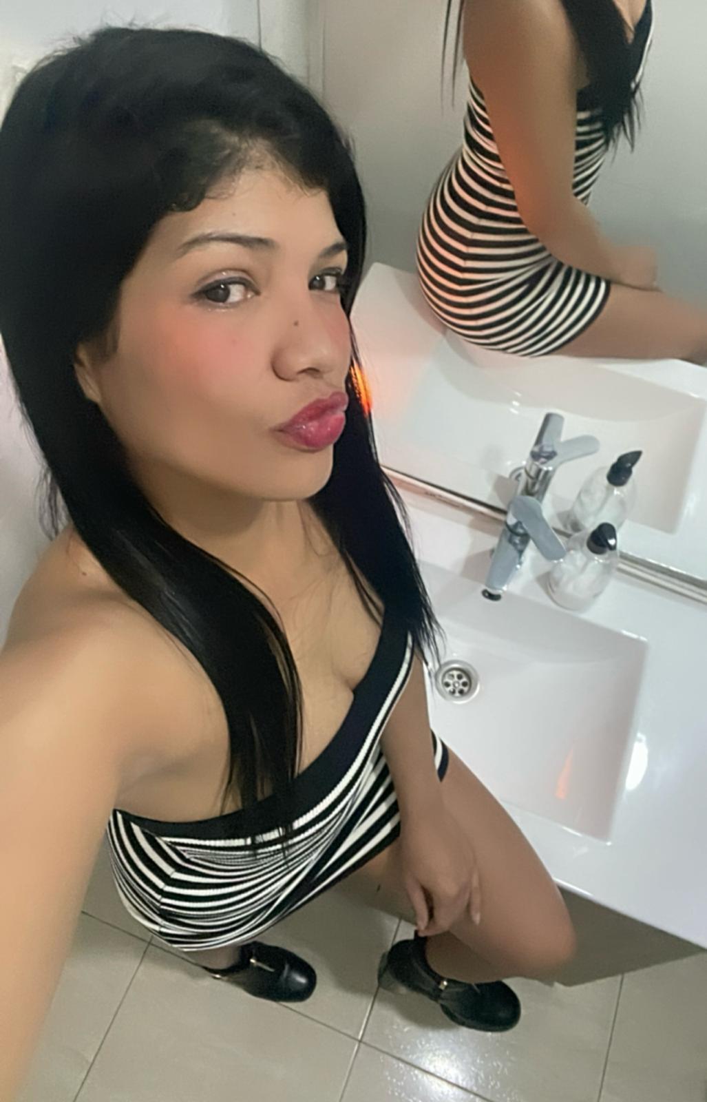 NATALIA JOVENCITA LOBA EN CAMA