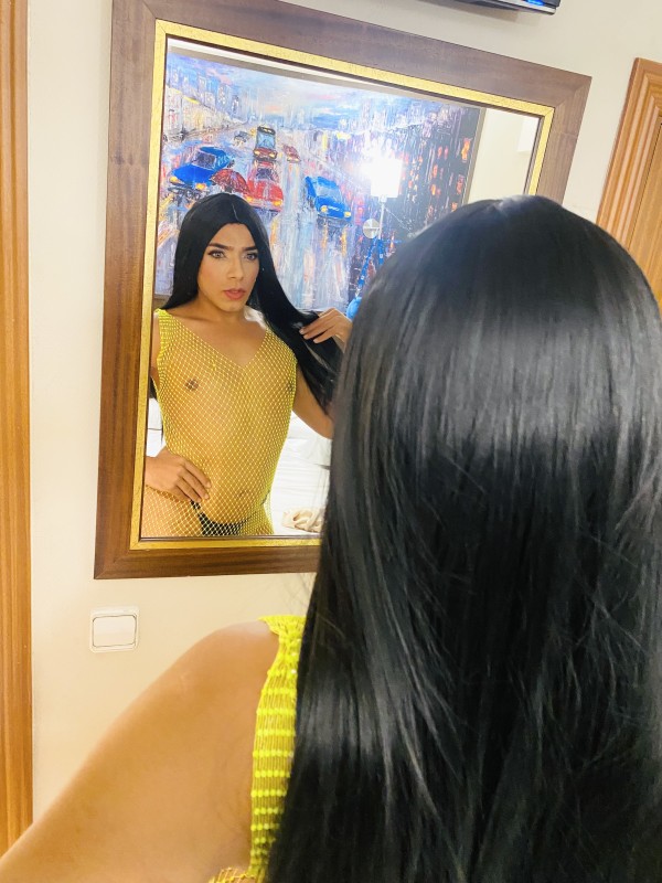 Chica trans top latina por primera vez en tu ciudad