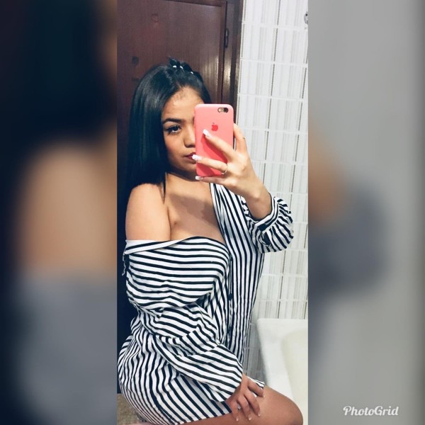 Hermosa latina fiestera