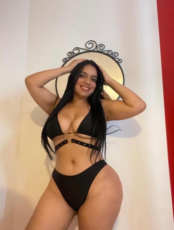 Camila morena latina