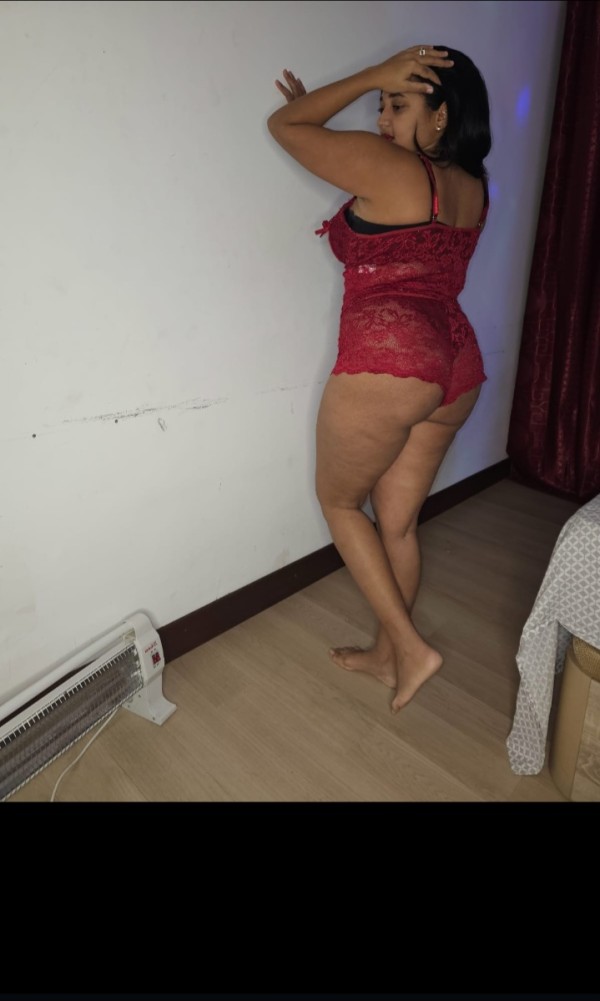 Hola chica caliente de pechos 130 naturales