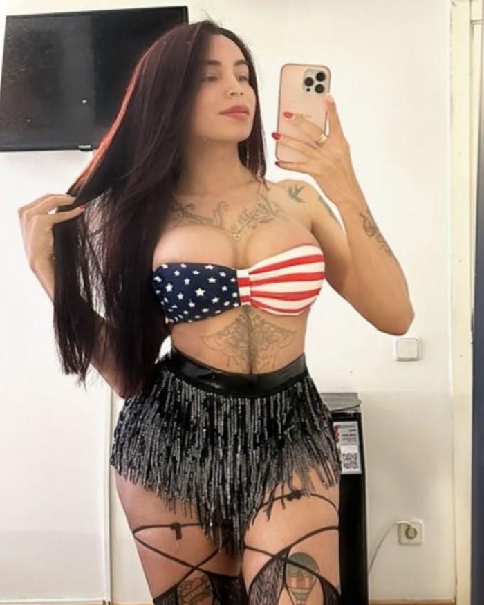 Hermosa Trans femenina cachonda senxual