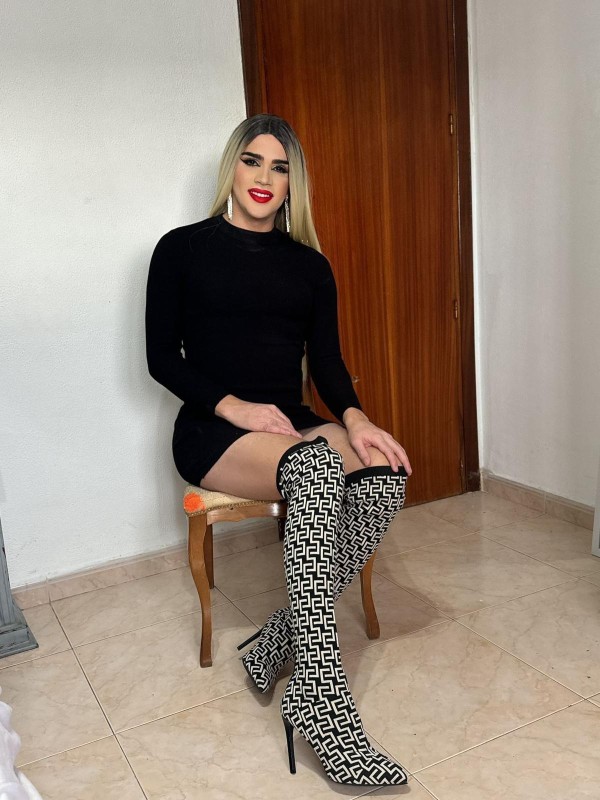 HERMOSA CHICA TRANS MORBOSA POLLONA REAL