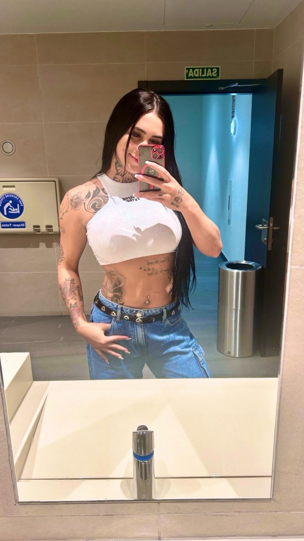 Muñequita hermosa Tatuada