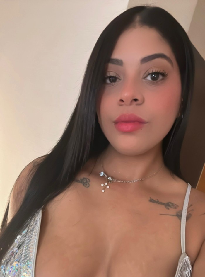 MORENA LATINA HOT COLOMBIANA, ARENAL…..