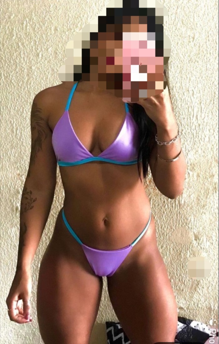 Sexy latina com ganas del fiesta