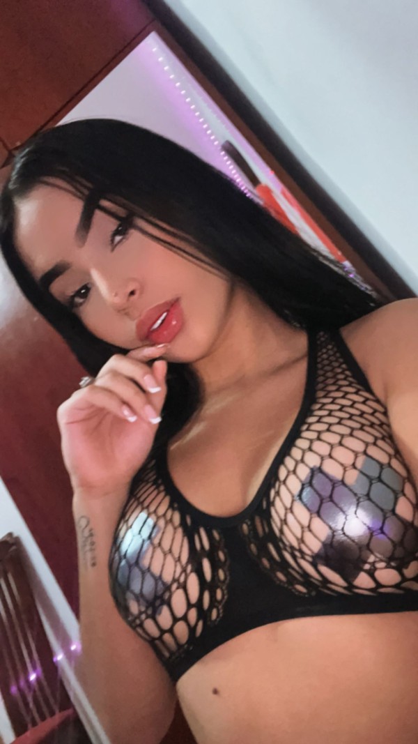 Allison-19-Colombiana-Hermosa joven.     Un apartame