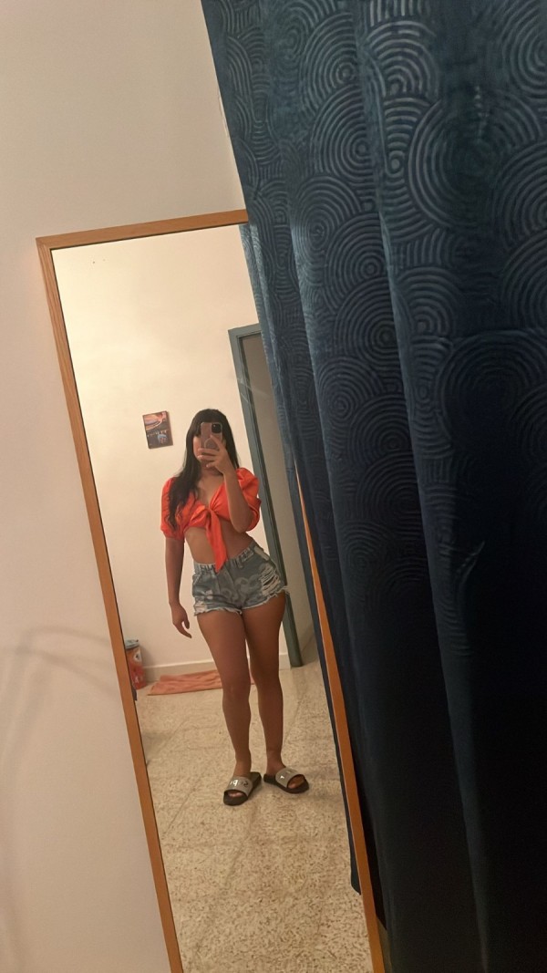 Chica dulce simpática quiero conocerte.Salidas 24 h