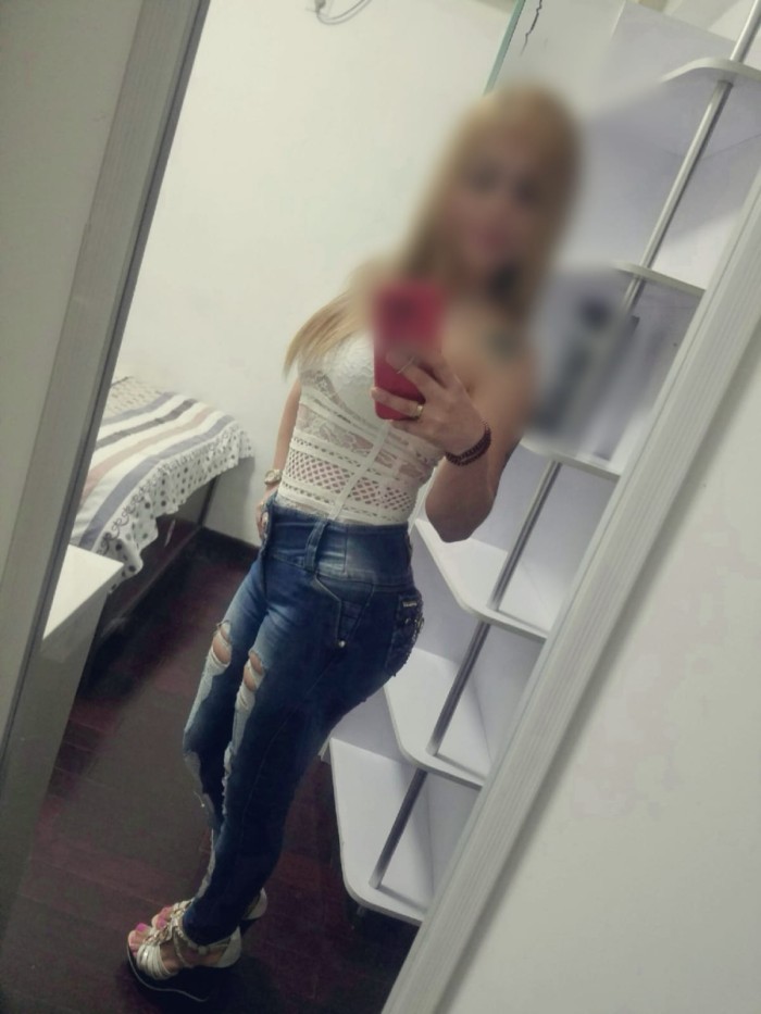 HERMOSA RUBIA COLOMBIANA