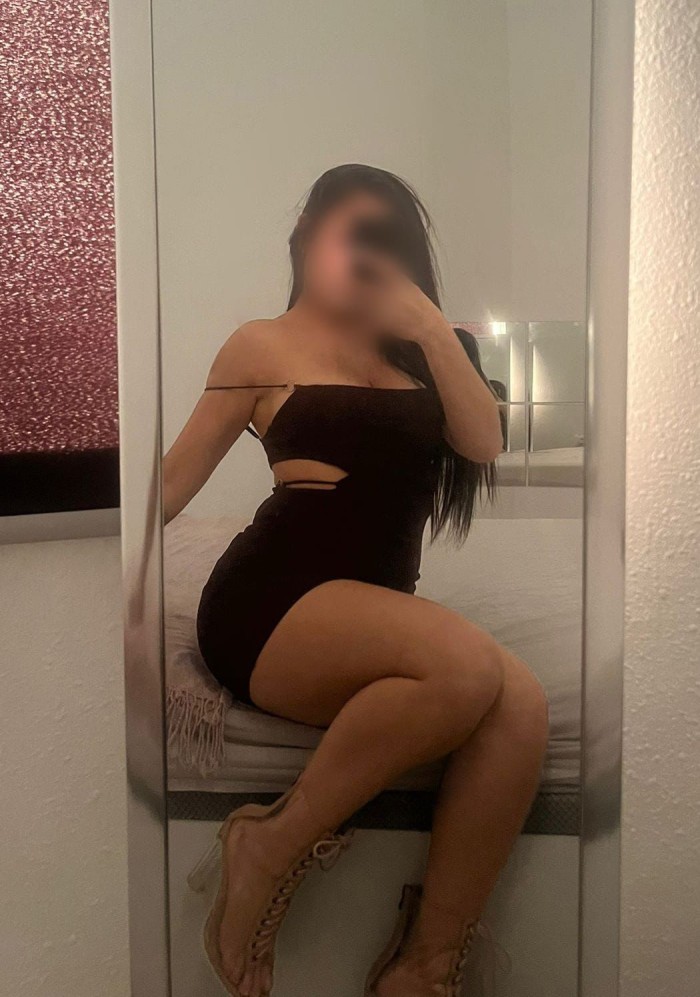 HERMOSA JOVENCITA SUPER SEXY EN SEVILLA ESTE