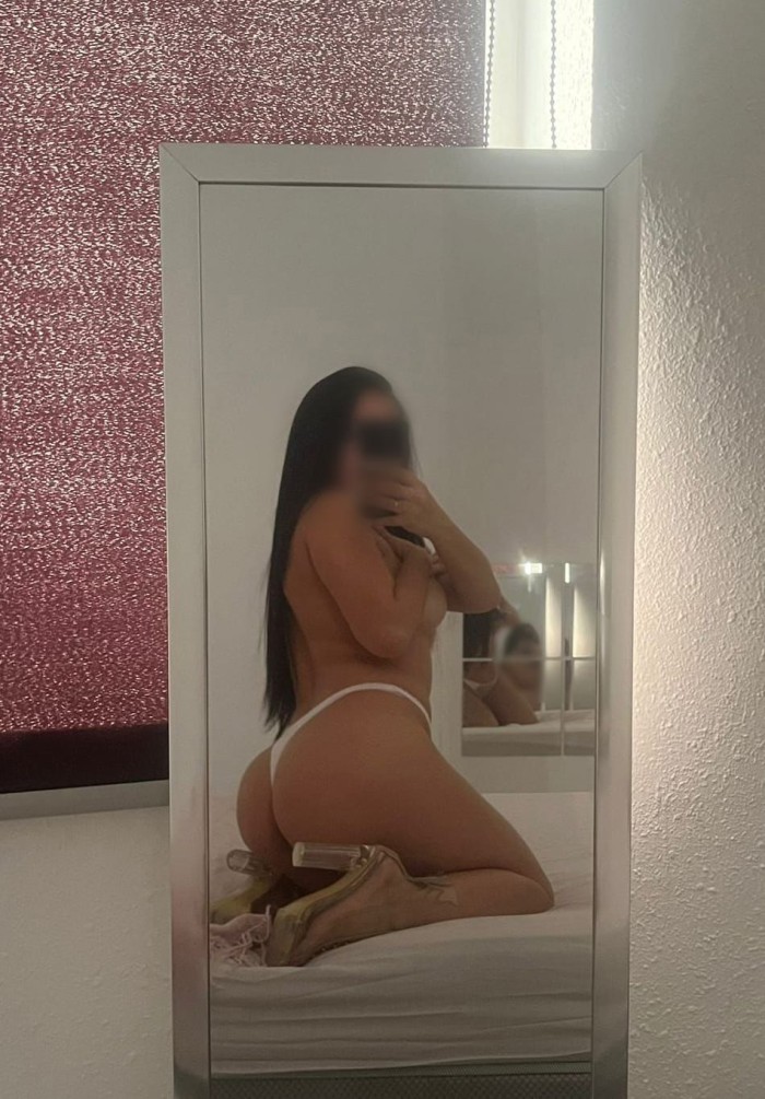 HERMOSA JOVENCITA SUPER SEXY EN SEVILLA ESTE