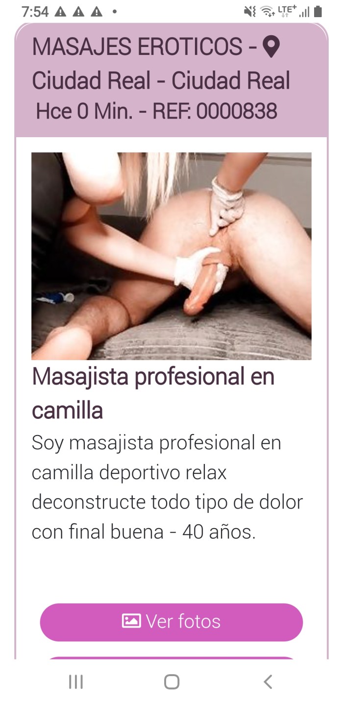 Masajista profesional en camilla…