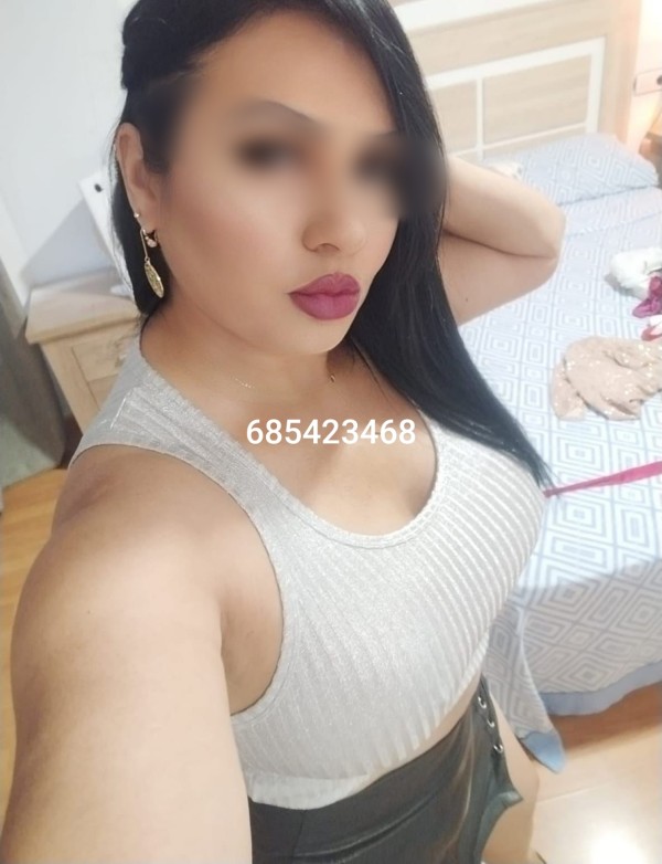 Sexy Latina exuberante