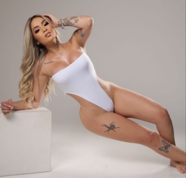 1°vez FUENGIROLA RUBIA IMPACTANTE TATUADA FIESTERA COMPLETA REAL