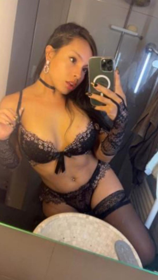 estrella Dior hermosa latina muy femenina recién llegada Xxl