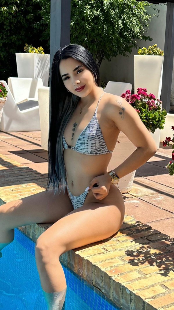 ALMA. SEXY LATINA NINFOMANA Y CACHONDA.