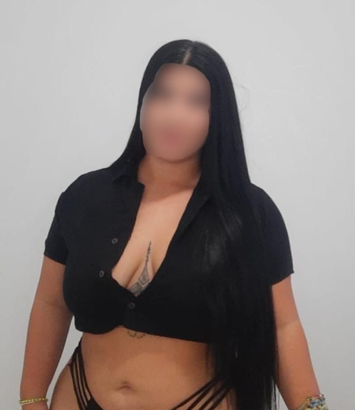 LATINA GUAPA Y JUGUETONA /SALIDAS