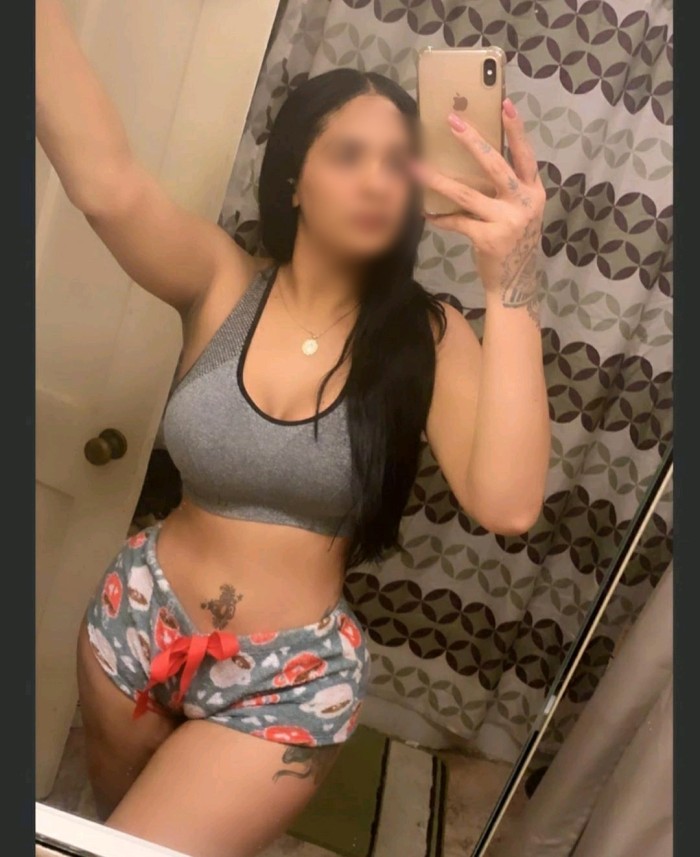 LATINA HERMOSA RECIÉN LLEGADA