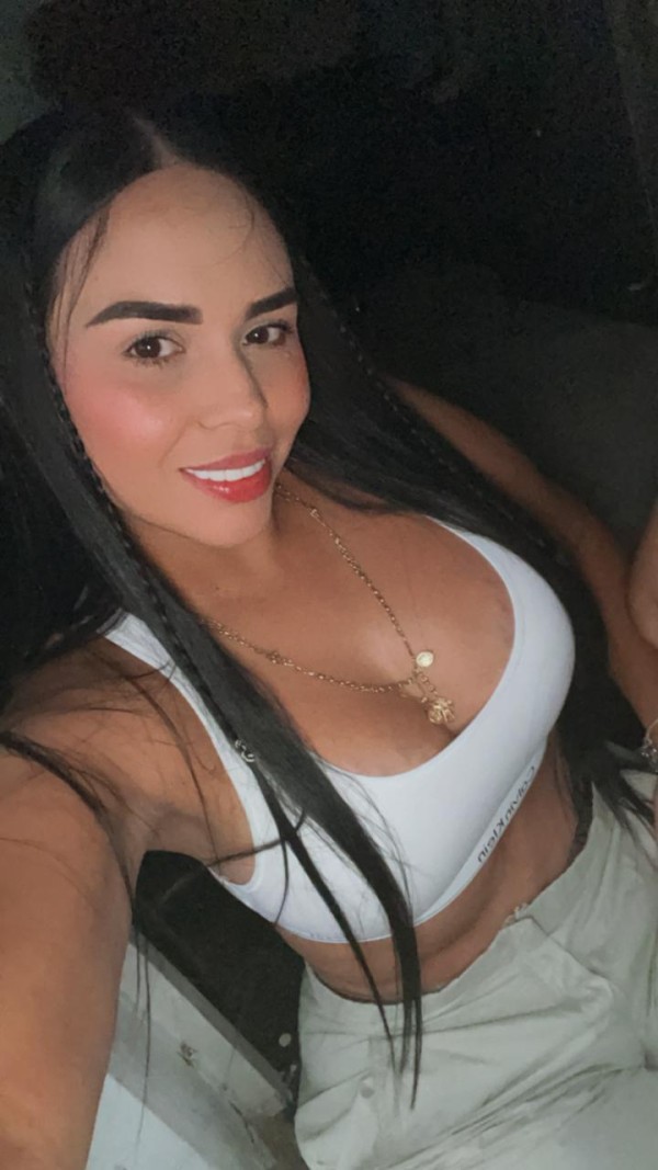 ESMERALDA. ESCORTS CON MOVIMIENTO ESCANDALOSO PARA TI