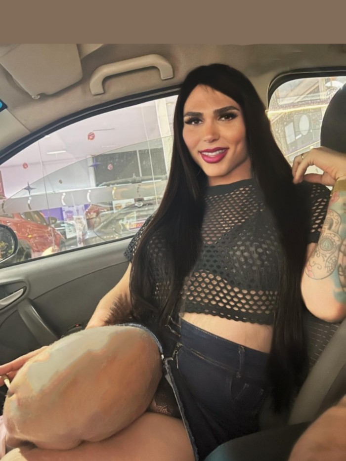 Tranny Claudia tremenda morenaza CULONA