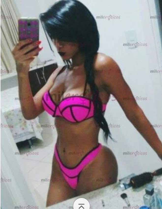 Discreta muy femenina perfecta Morena