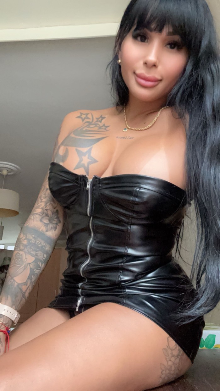 SEXY TRANS LATINA FOLLADORA A TOPE 24horas