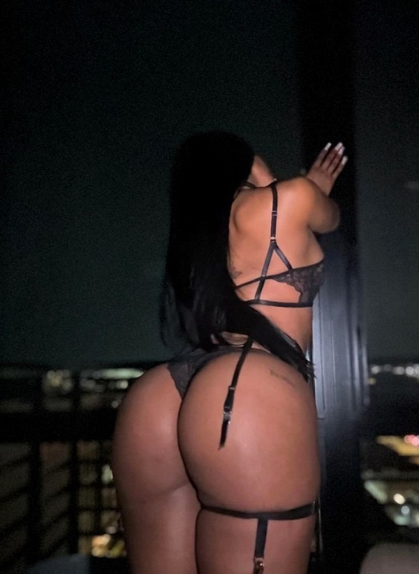 Miranda Venezolana  Divina masajista y Scort cachonda 24 horas , fiestera