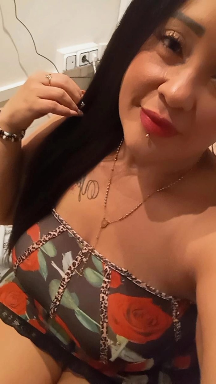 QUIERO TU POLLA EN MIS TETAS