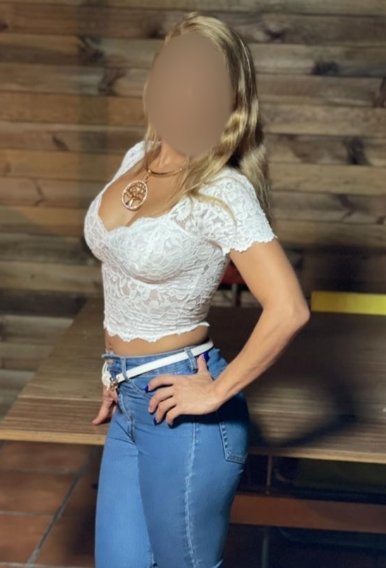 Escort joven rubia tetona y fiestera 2h 150€ Bilbao