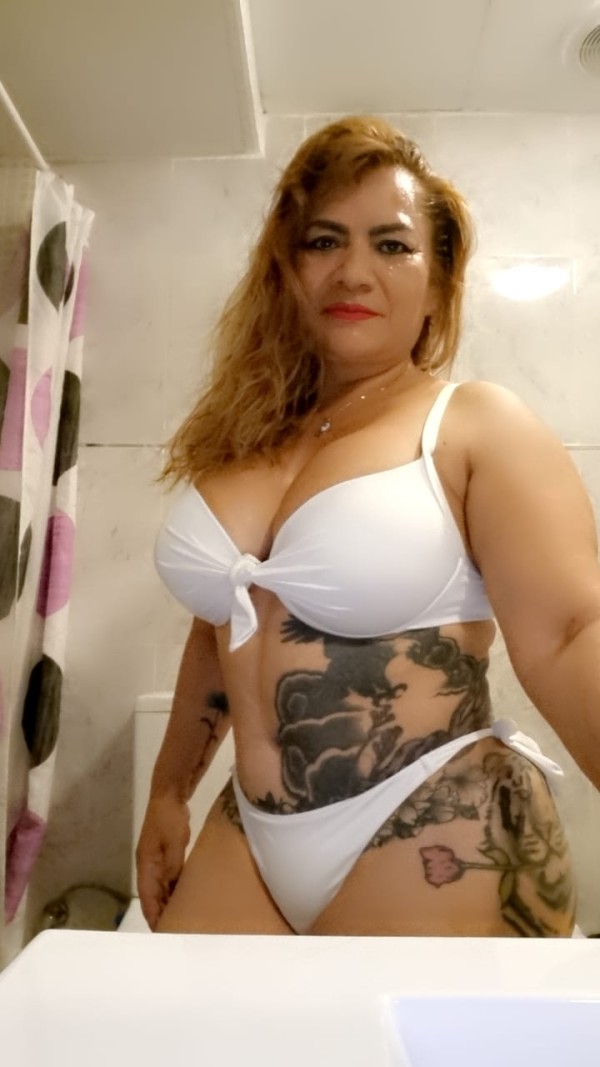 Carla chica nueva en elche experta en  masajes