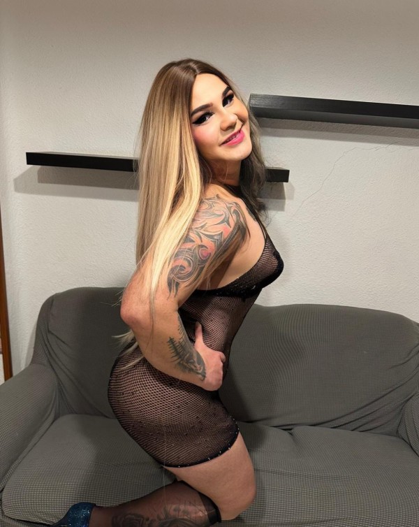 Chica trans lechera  fiestera y muy compliciente