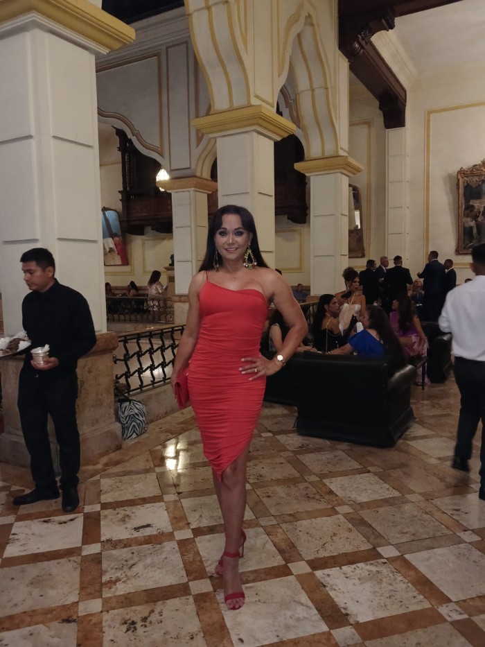 Mujer trans hermosa ( operada)