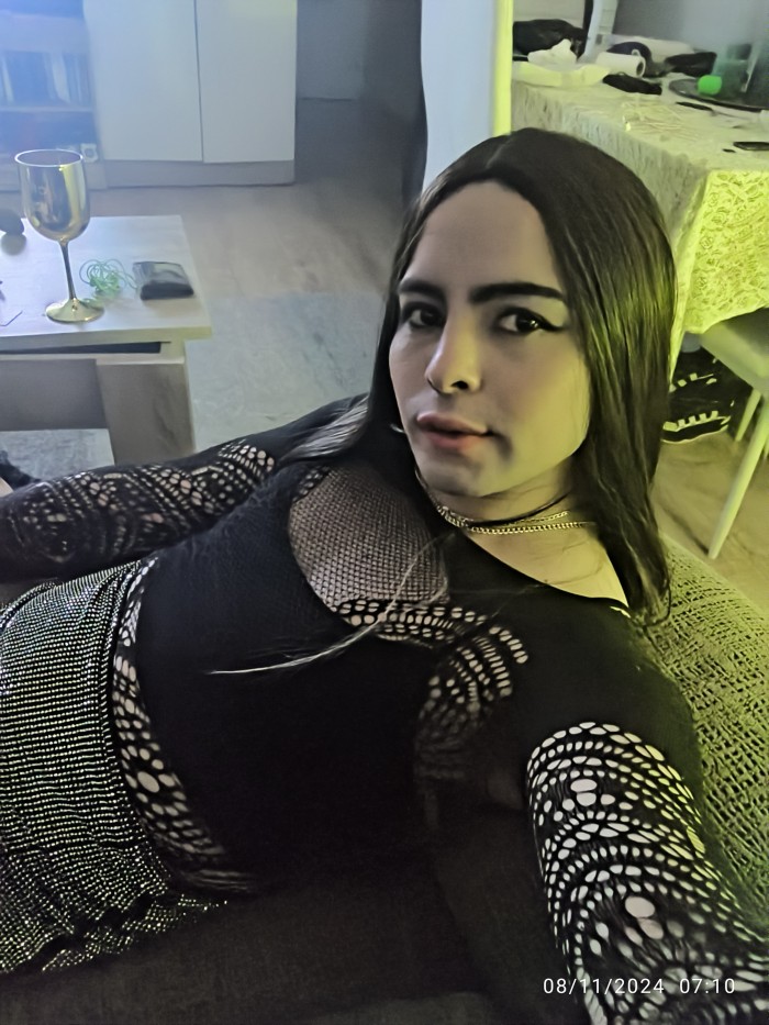 Nueva chica trans, cachonda, ninfomana y lechera