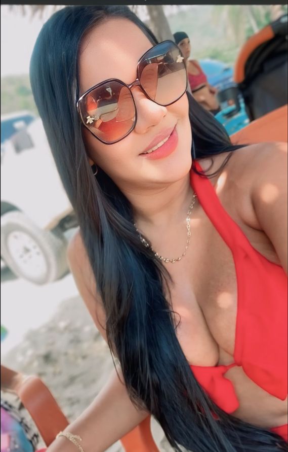 Mía hermosa venezolana estudiante nueva en tu isla