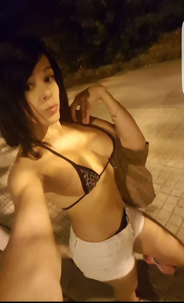 MUY IMPLICADA • LATINA • TRANS FEMENINA • REBECA