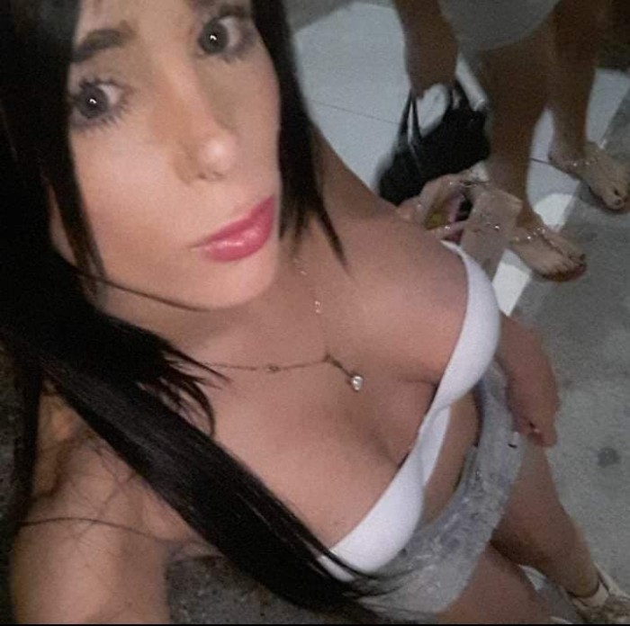 MUY IMPLICADA • LATINA • TRANS FEMENINA • REBECA