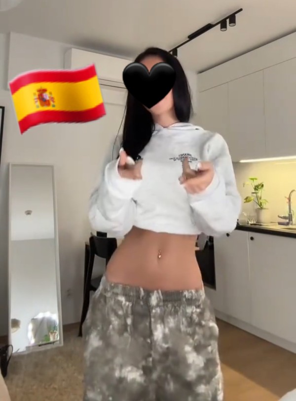 ESPAÑOLA DE 20 CON UNA COSITA MUY APRETADITA Y ESTRECHITA (SPANISH GIRL)