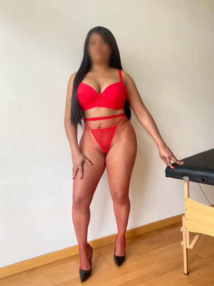 MULATA CALIENTE FIESTERA  EXÓTICA AMABLE