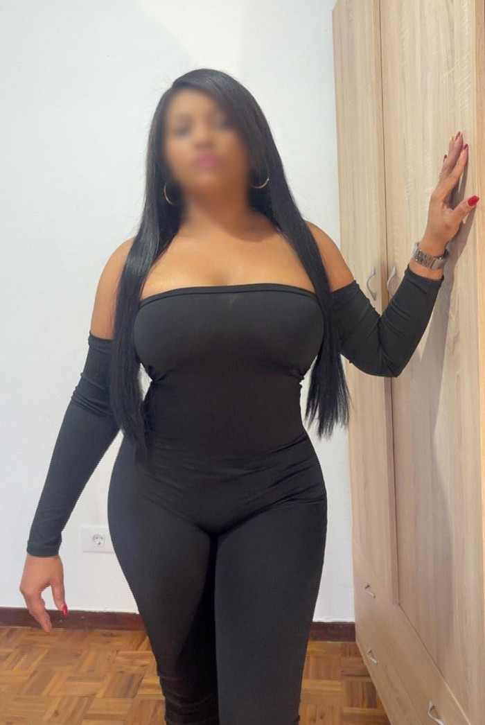 MULATA CALIENTE FIESTERA  EXÓTICA AMABLE