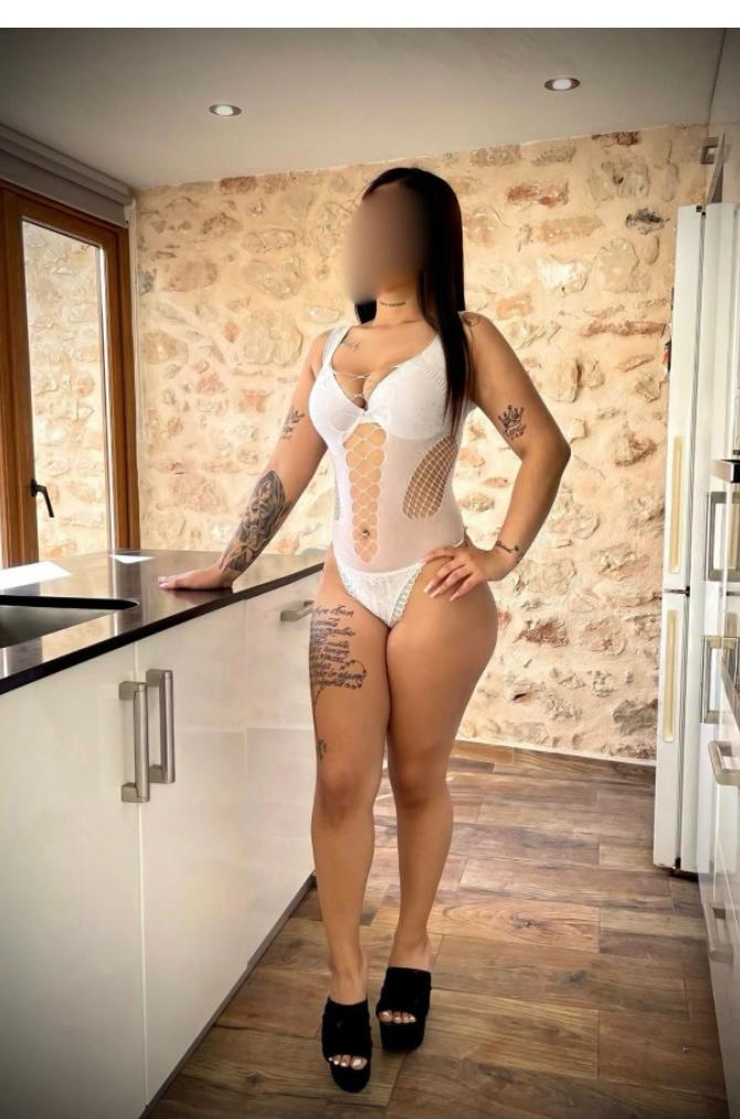 CHICA DIVERTIDA Y JOVEN EN TORREVIEJA