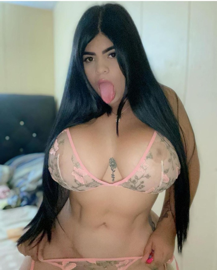 Sexy muñeca dominante y sexy ofrezco un delicioso